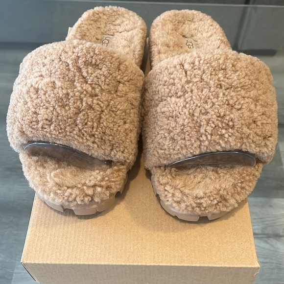 Like NEW! Ugg Slippers - Picture 3 of 4